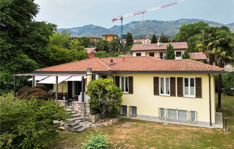 BARASSO (VA): Villa singola con ampio terreno pianeggiante